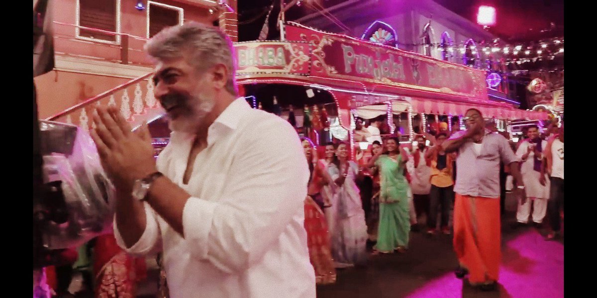 NellaiThalaFc's tweet image. That Happiest Smile #Thala ❤️😇

#ViswasamMakingVideo

Link : youtu.be/l4FaNpyItFQ