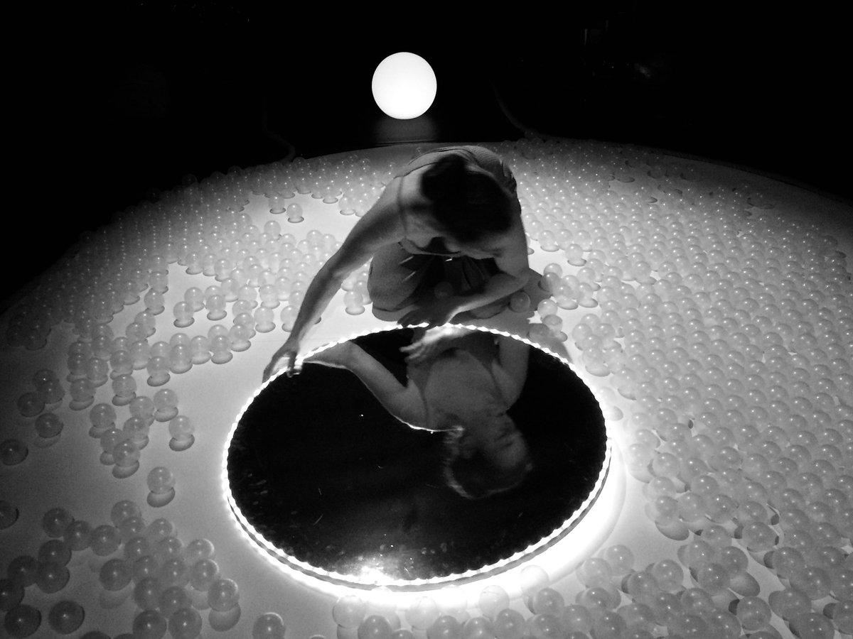 CiePiment's tweet photo. Nous sommes heureuses de vous dévoiler le teaser de notre dernière création très jeune public "Rond-Rond" ! Retrouvez nous bientôt au Festival Ça Chauffe et dans les @paysdelaloire et @Maine_et_Loire 
#theatre #compagnie #spectacles #Angers #jeunepublic 
https://t.co/5HV36v5GAn https://t.co/TFhAvBzJKX