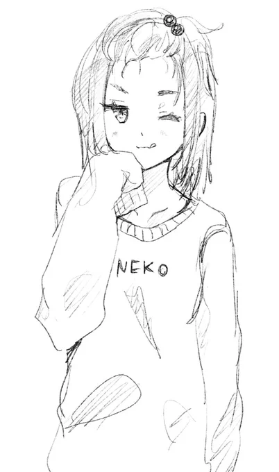 でかいスウェットの女の子 