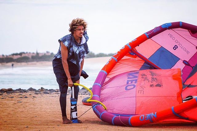 IONactionsports's tweet image. ::: @matchu_lopes getting ready for his next session in ponta preta in our quick drying mobile changing room. Some call it a towel. We call it style. Link in bio for more info on our 2019 poncho range. #ionaction #ionwater #ionkite #surfingelements #kite… bit.ly/2GkcyzW