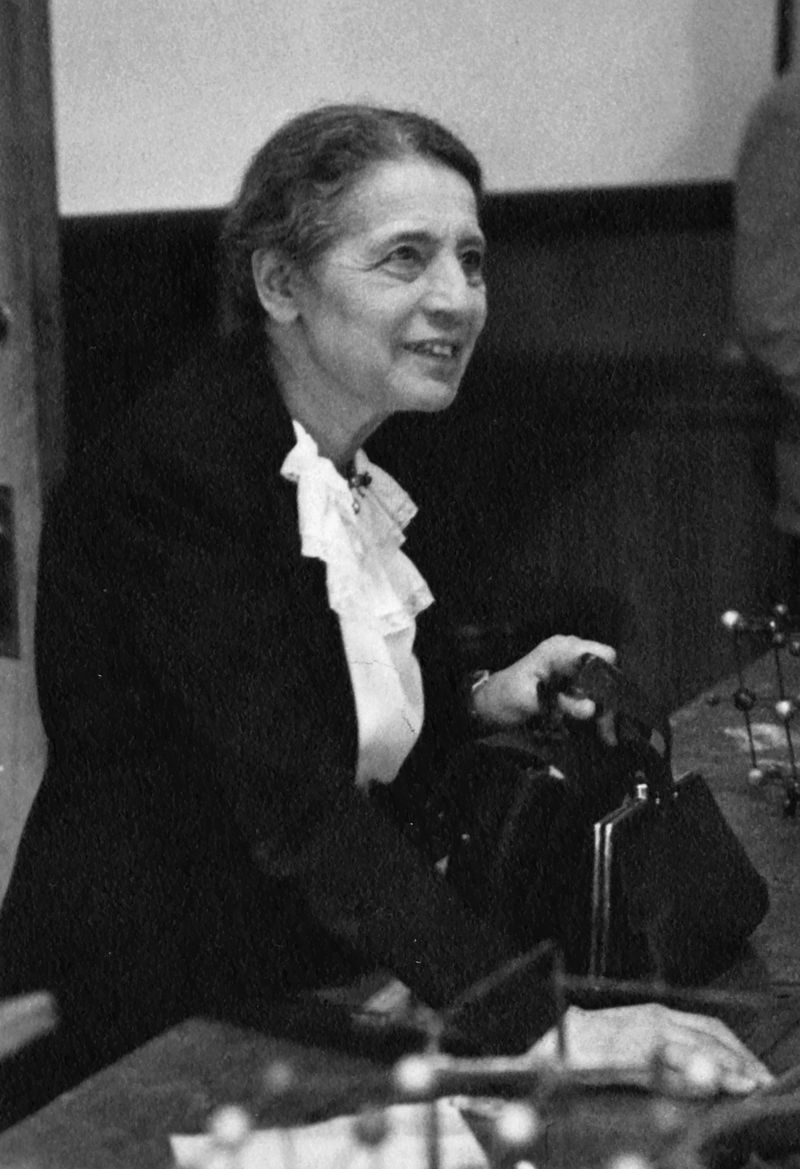 #OnThisDay in 1939, Lise Meitner publishes her discovery that atomic nuclei split during some #uranium reactions and coins the term #fission.

osti.gov/opennet/manhat…
