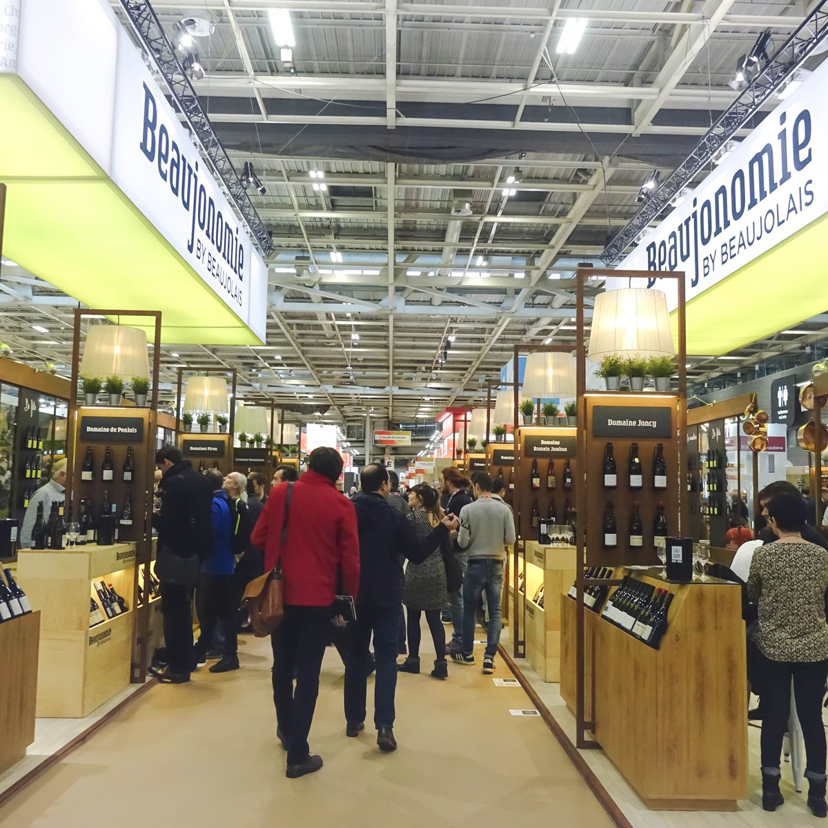 vinsbeaujolais's tweet photo. #WineParis, c'est parti !  👉🍷

Rendez-vous sur le stand des vins du Beaujolais ! #Beaujonomie by Beaujolais https://t.co/uKCq0XRsMx
