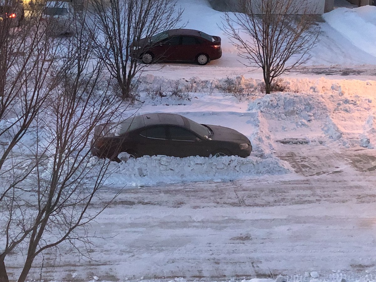 KimEarl68's tweet photo. @cityofwinnipeg #knowyourzone or you could end up like this #ZoneJ Maybe they should also learn to park on the right side of the road 😜 #Winnipeg #getshovelling https://t.co/wMETeNALo7