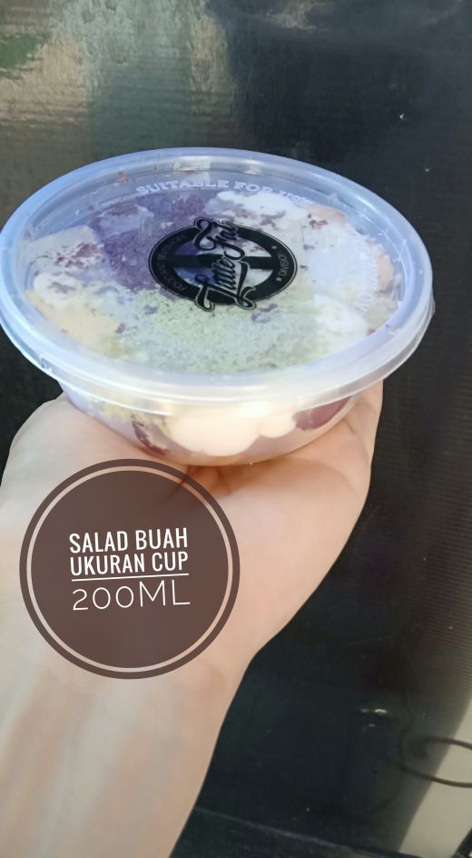 Salad Buah ukuran cup 200ml harga 5rb.. Order silahkan hub wa yaa.. 081314197642 lokasi : Pamulang 2 #saladbuahpamulang #saladbuah #fruitsalad #infopamulang2 #infopamulang #jajanansekolah #jajanankampus #anaksekolah #anakkuliah #infomasakan