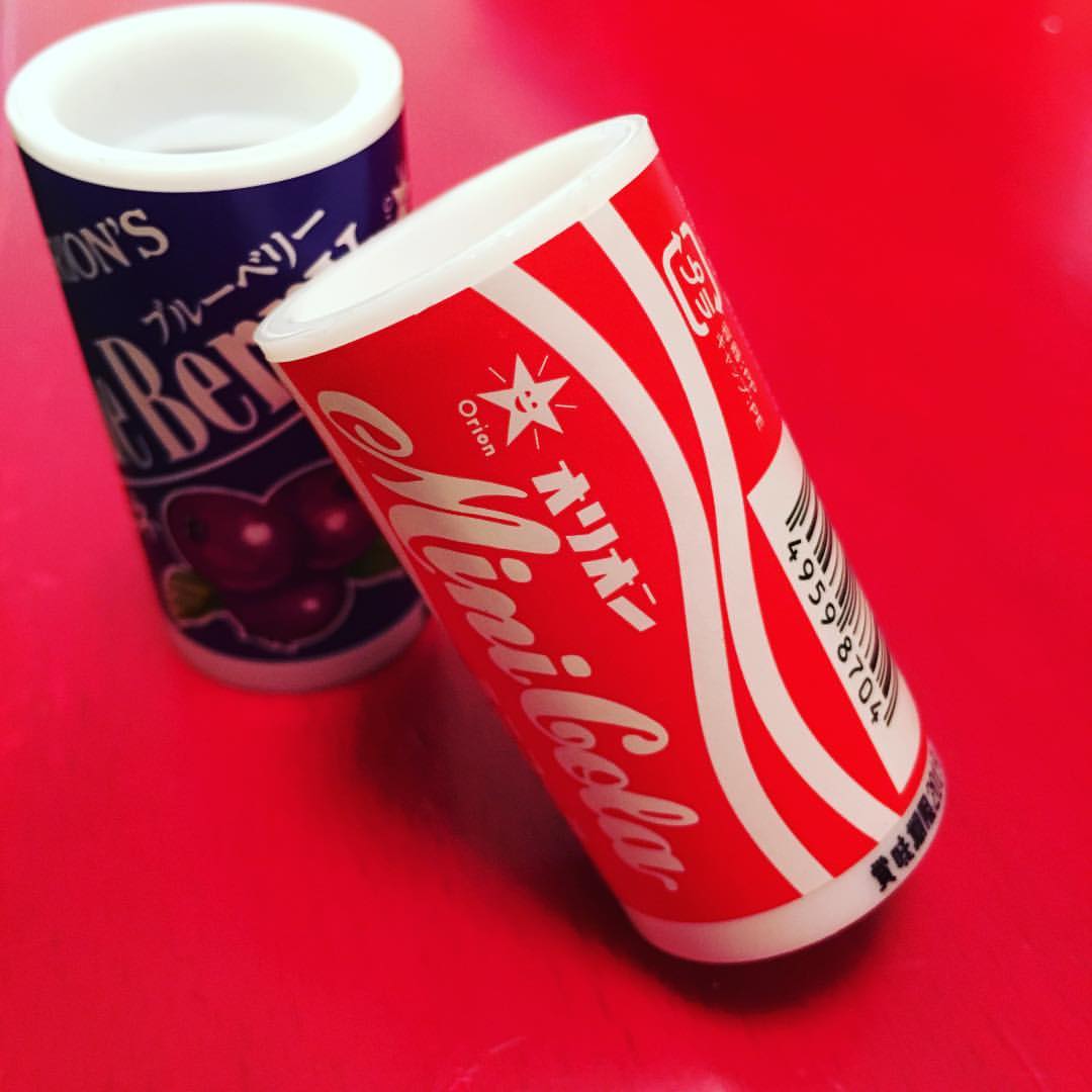 SHIKIBU_Automat's tweet photo. Japan's B-grade sweets‼️(4)
It's Japanese cheap sweets.

This time's...Mini-Cola(ミニコーラ)‼️
Ramune candy of cola flavor. ⚠This sweet was get scolded by the Coca-Cola Company.
#Japan #Japanese #JapaneseFoods #LocalSweets #CheapSweets #CheapFood #CheapFoods #Sweets #Cola #Candy https://t.co/TGNnaxDpOA
