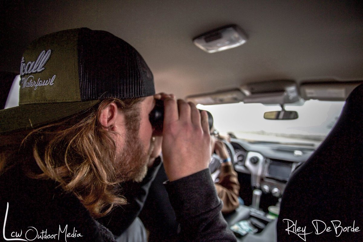 LCWaterfowl's tweet photo. Windshield time = gas station food, loud music and one liners for days !!!
.
.
Photo credit 📸 @rdeborde_
#lastcallwaterfowl #lcwoutdoormedia #goosehunting #duckhunting #huntinglife #hunting #waterfowl https://t.co/oUto8kVQ34