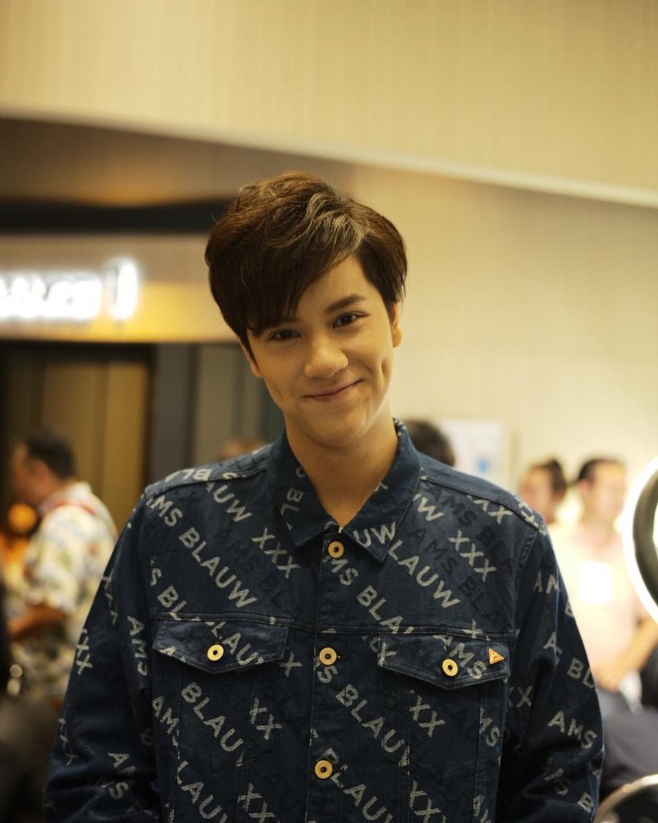 amiiyaaa's tweet photo. Banyak wallpaper gak kepake, disimpan sini aja deh https://t.co/X4GinT27tA