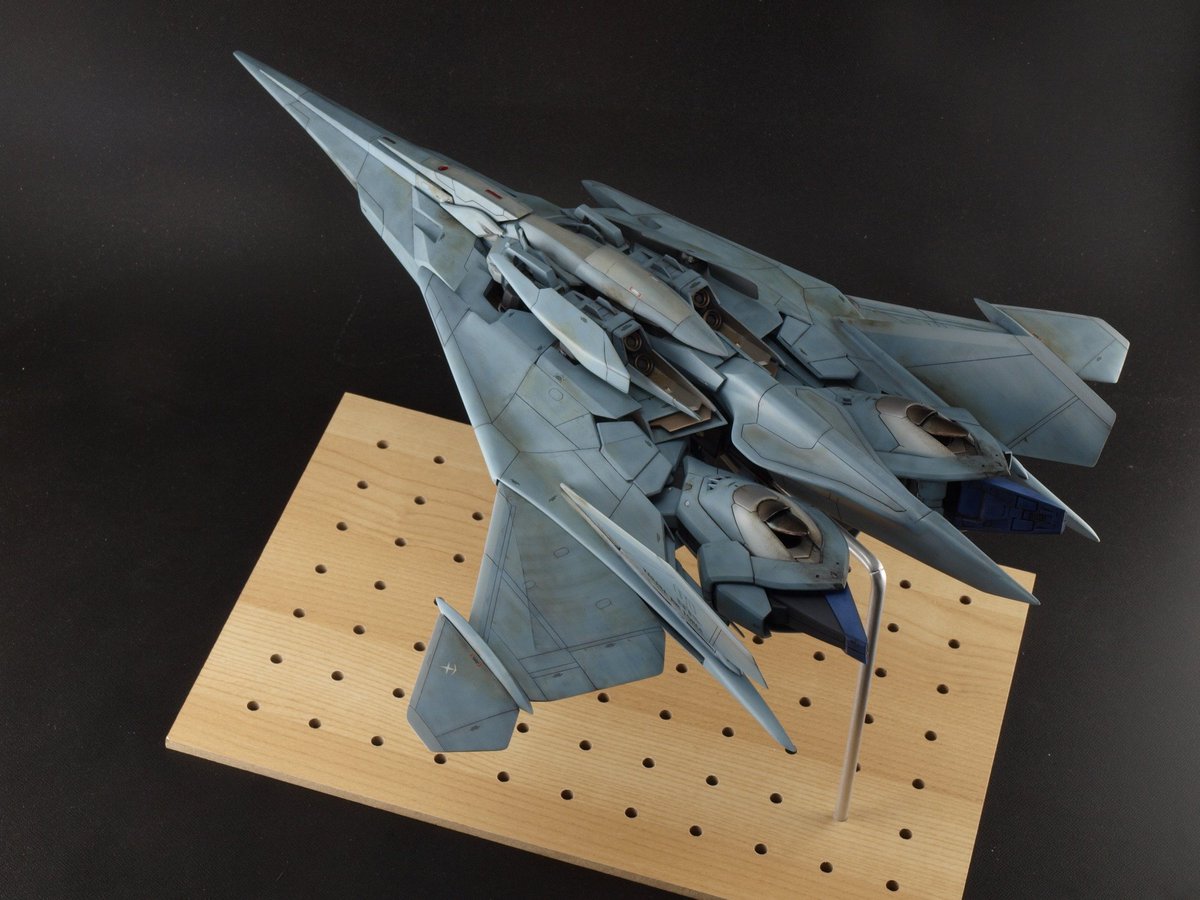 rodriguez4649's tweet photo. RE/100バウ改造MS完成しました
連邦に鹵獲されて魔改造されたというよく見る設定です
バインダー、シールド、腰回りを新造、頭はマシンヘッドのZを使用
WS形態はかなり大型になってしまい、飾る場所の確保に一苦労しそうですｗ https://t.co/xwFtyzKpPE