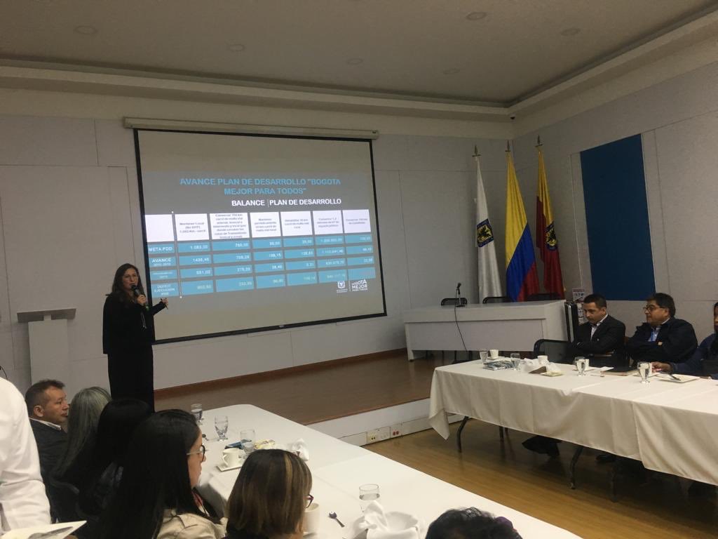 Buenas noticias: cumplimos y superamos la meta de mantenimiento vial y de CicloRutas que nos fijamos en el Plan de Desarrollo. Seguimos adelante comprometidos con el bienestar de los ciudadanos. <a href="/Bogota/">Alcaldía de Bogotá</a> <a href="/GobiernoBTA/">Secretaría de Gobierno</a> <a href="/UMVbogota/">Unidad de Mantenimiento Vial (UMV)</a>.