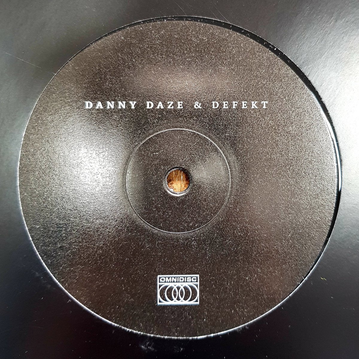 TribeRecordsUK's tweet photo. Analogue crunch and robotic machine funk from Danny Daze and Defekt on electro powerhouse Omnidisc #DannyDaze #Defekt #Omnidisc #electro https://t.co/tKpKiFhqFM