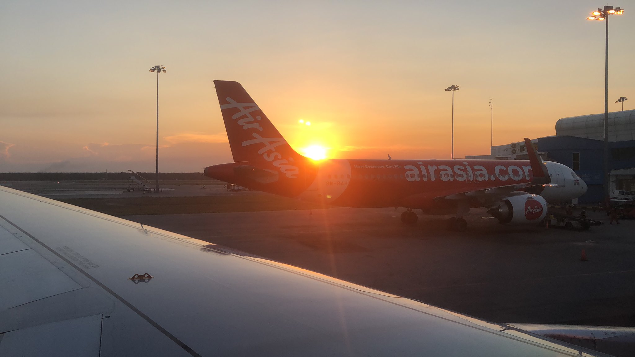 Paktarm On Twitter Petang Tadi Aor Klia2 Via Airasia Ak 6013 Selamat Tiba Ketika Pun Terbenam Penerbangan Yang Sempurna Alhamdullillah Airbus A320 9m Raa Https T Co 1kfjkbzsxh