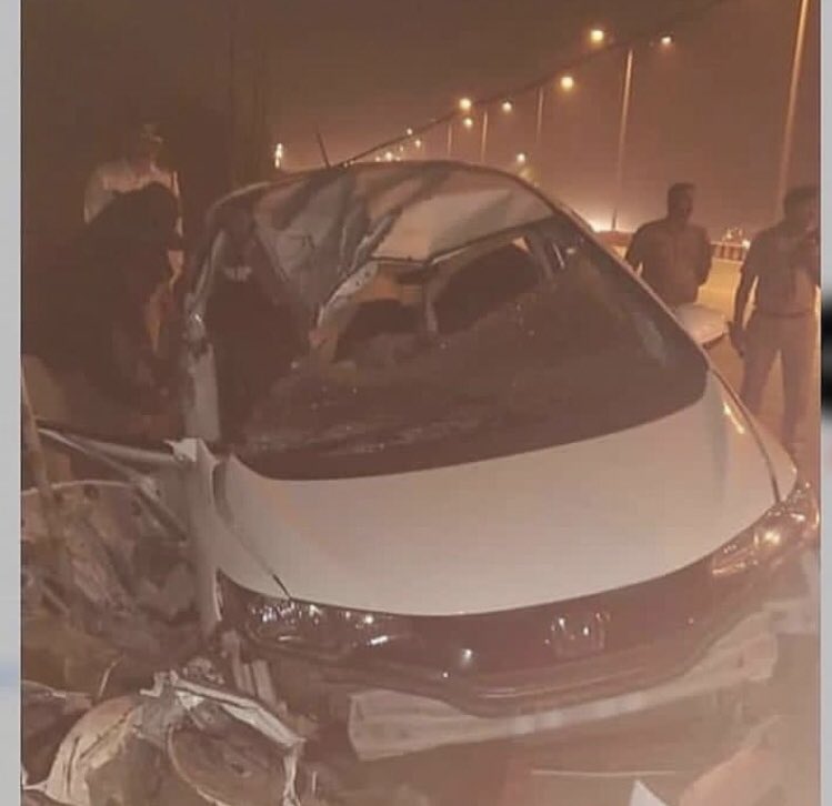 Tasnim_khj's tweet photo. @fambruharmy @faizyboo @DanishZehenDmg @Fambruharmy1 @danish_zehen Car sidhi jaa rhi thi.or poll se takrai 
120 ki speed ki car poll se takrati he(poll pura tut ke dur ja parta he ) to car ka aage ka hissa damage hona chahiye.Yha to driving side ka pura hissa damage he
Sameer ki side to kuch nhi huva n usko jyada chot b nhi ayi
#justiceforzehen https://t.co/n0DEXpNjup