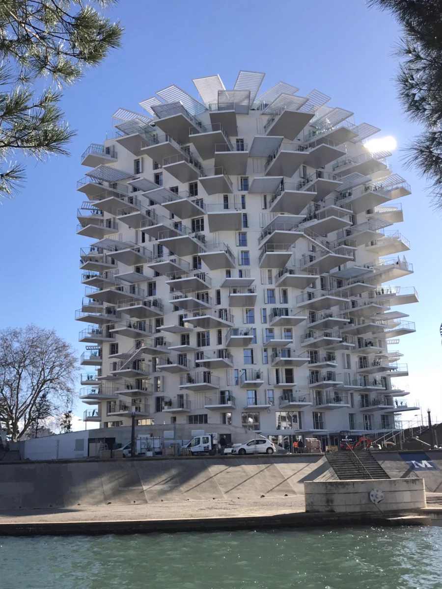 フランスにある個性的なマンション！松ぼっくりみたいｗｗｗ