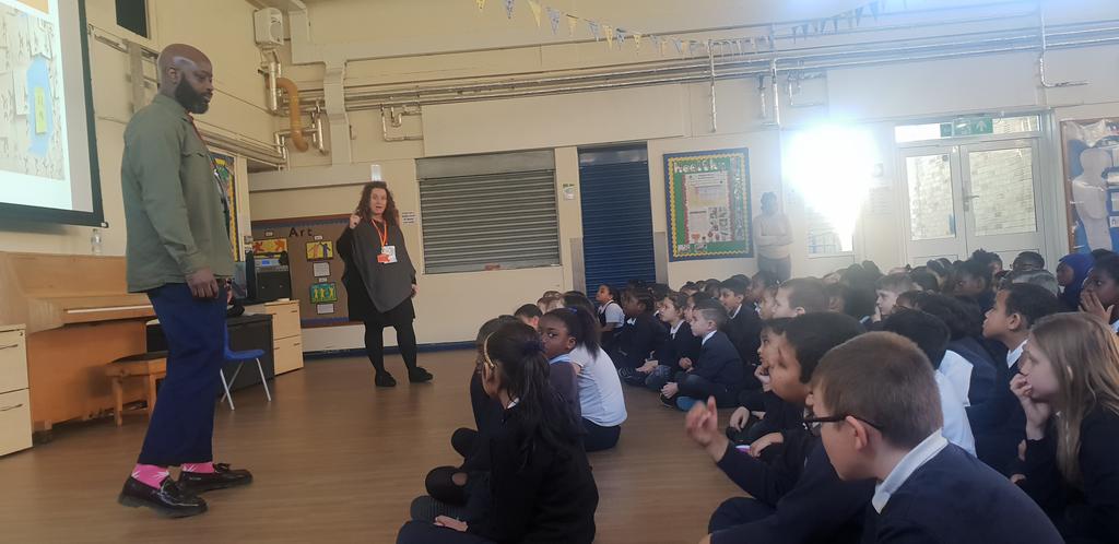 Knife crime assembly and work shop with @letsget_talking Well done to #scottwilkieprimaryschool kids and teachers for taking part #knifecrime #knifecrimeawarness #keepingyoungpeoplesafe #letsgettalking