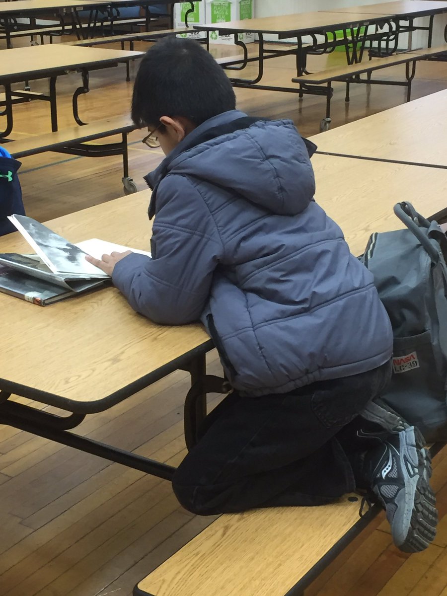 LIN_Library's tweet photo. When you get to school early on a two-hour delay, grab a great read from the library! https://t.co/VoCDj2mlax