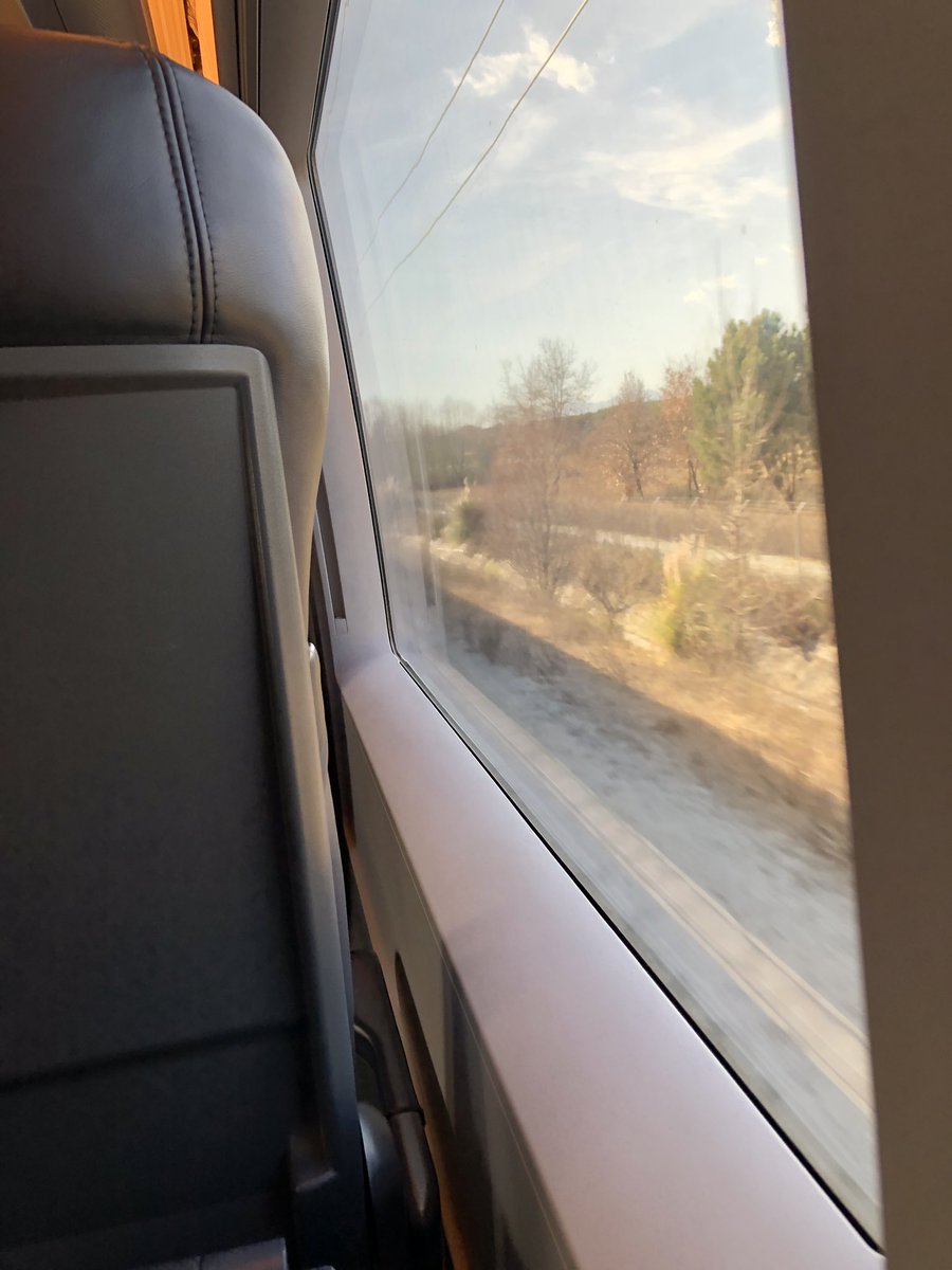 PSurrocaBassa's tweet photo. Cap a Madrid, el suport no us faltarà mai. Demà comença el judici, oportunitat de desenmascarar tot aquest fals relat. Us volem lliures.
#absoluciooabsolucio
#judicialademocracia #LlibertatPresesPolítiques #LlibertatPresosPolítics https://t.co/AcJnk5hF7o