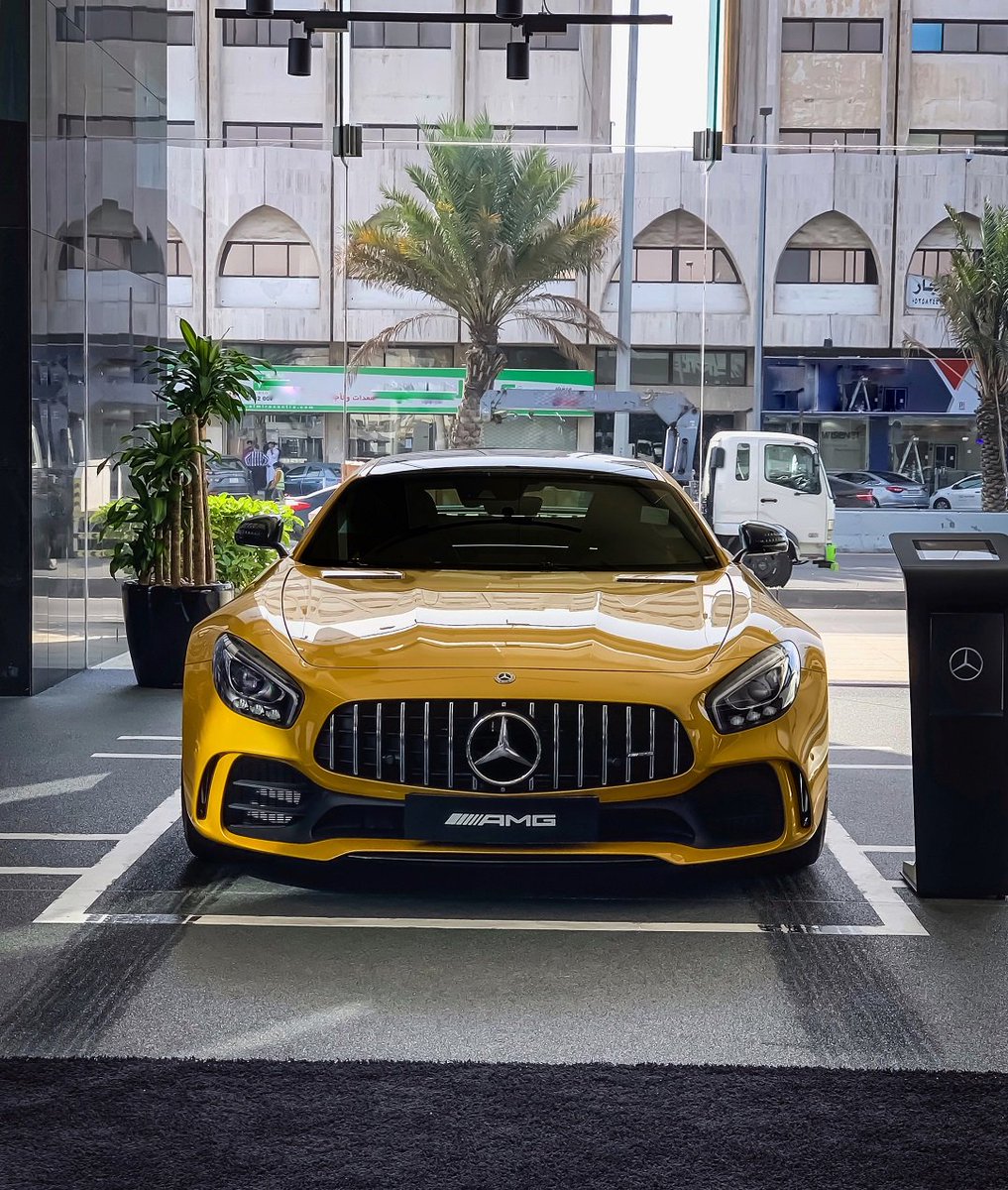 MercedesAMG's tweet photo. Staring into the eyes of the Mercedes-AMG GT R stirs your very soul.

📷: @attass

[Csn: 12.4 l/100km | CO2: 284 g/km] https://t.co/ShpA1sdQlp
