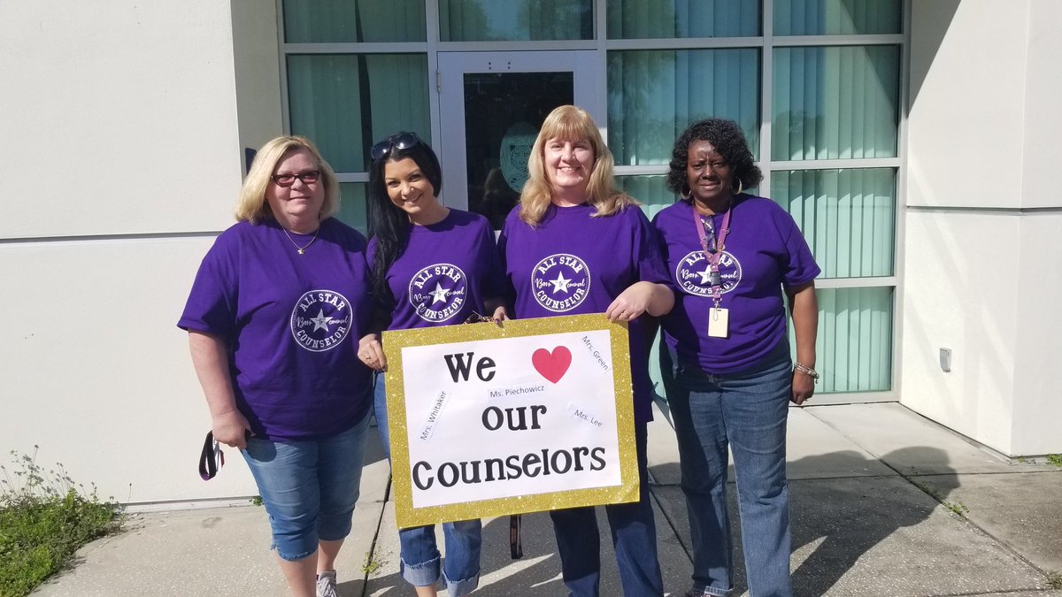 BookerLeechele's tweet photo. Celebrating HHS's amazing counselors. They are truly Allstars. https://t.co/9qQdYKbP69