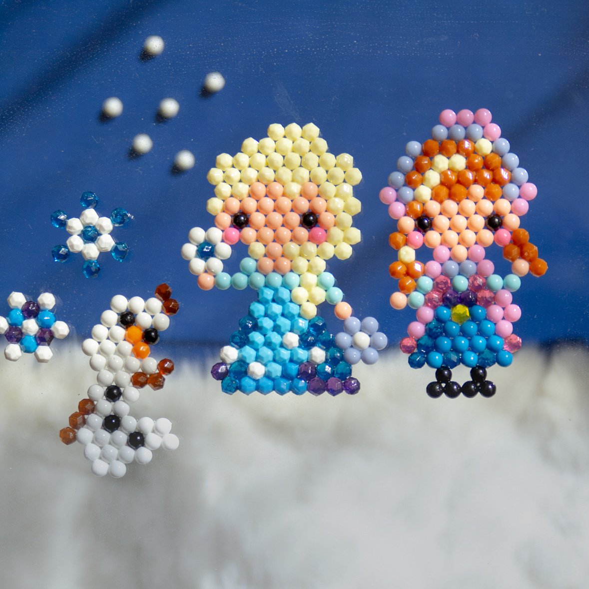 Risuho Aquabeads Twitterren アクアビーズ で アナと雪の女王 メーカー公式のアナ雪セットも販売されていますが 娘が作った他のプリンセスとサイズをそろえたいのでオリジナルを作りました ディズニー ディズニー プリンセス Disney Disneyprincess アナ