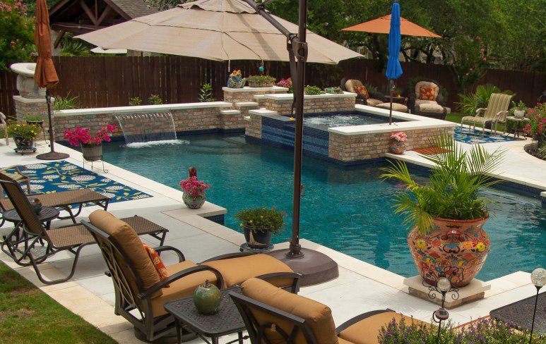 Challenger_Pool's tweet image. Don’t settle for cookie cutter. Get a custom pool designed for your backyard with all the features you want. Learn More! challengerpools.com/services/swimm…