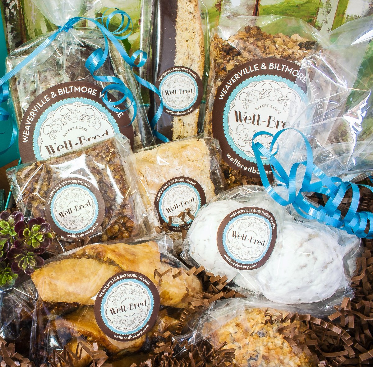 WellBredBakery's tweet photo. 🎉Gift Boxes are ready to ship, so send a little bit of Well-Bred to someone you love!

https://t.co/KvXzS3L3XI https://t.co/3eeeYcvL4W