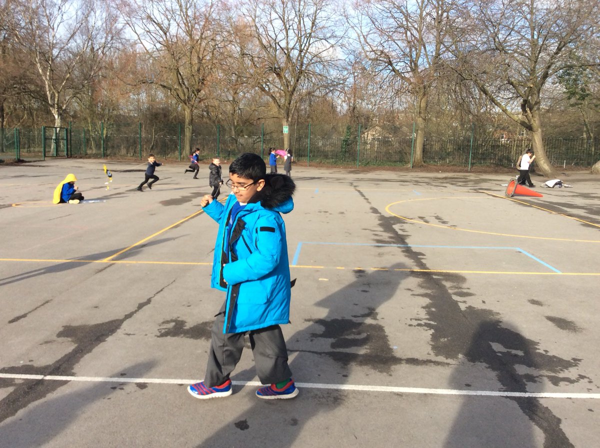 ThurnbyMead's tweet photo. Year Two have had a fabulous time making and flying their Chinese-inspired kites #letsgoflyakite #China #topicfun https://t.co/H9XApL8jrh