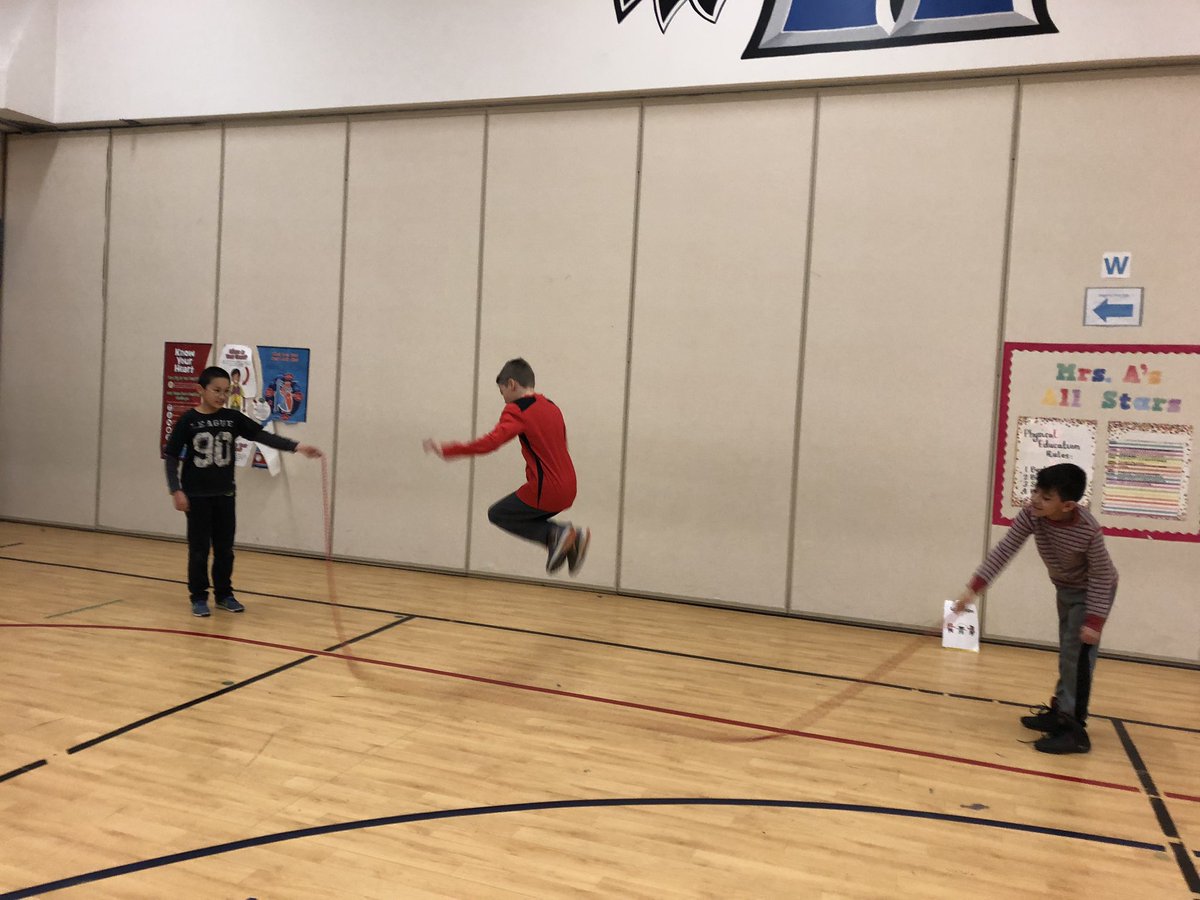 HamiltonHawksPE's tweet photo. The jumping has begun! @HamiltonHawks82  @mrsmurphyham https://t.co/YWOouO7QSC