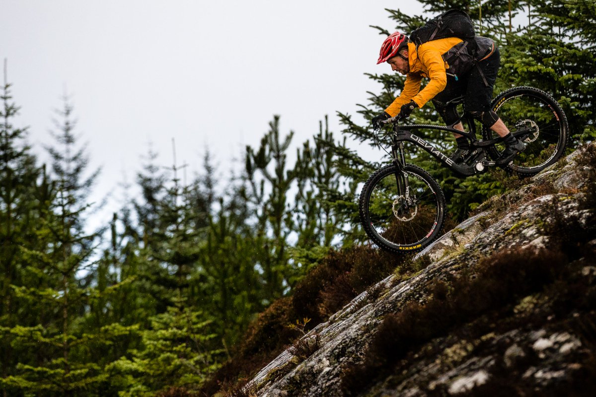 deviatecycles's tweet image. Steep rock slabs at the brilliant @lagganwolftrax in the Highlands of Scotland!

Follow this weeks Scottish riding over on instagram.com/deviatecycles/

@MTBCOS
@DMBINS

📷 @rossbellphoto