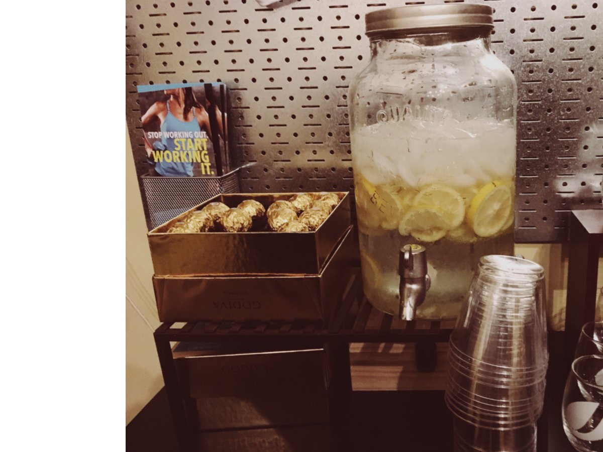 JazzerciseClt's tweet photo. Our members are enjoying lemon water and Ferraro roche today! 💋❤️ https://t.co/t7cKgYsdcF