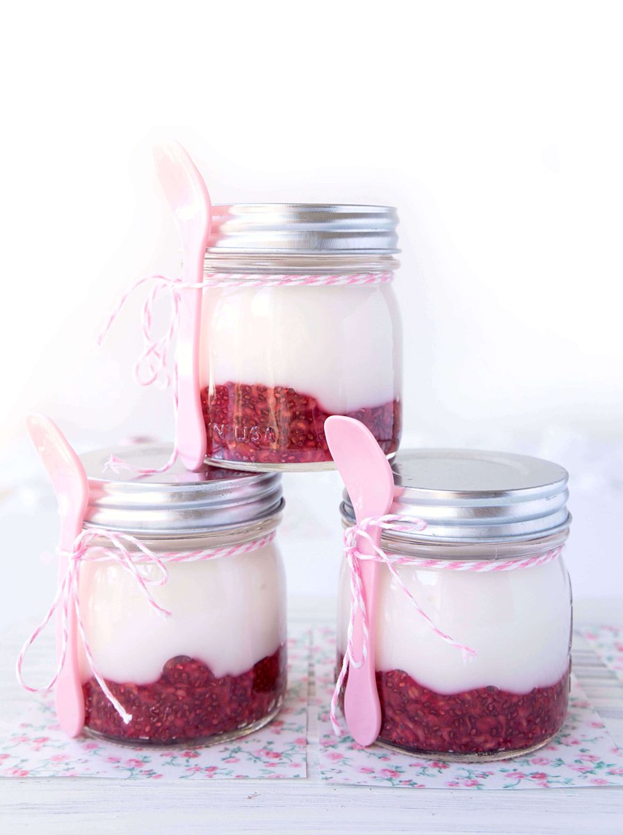 Prep some healthier snacks for the week by making some of these Homemade Raspberry Fruit-on-the-Bottom yogurt jars! They're easy, filling and delicious! hauteandhealthyliving.com/recipe-box/hom… #healthysnacks #Mealprep #snacks #breakfast