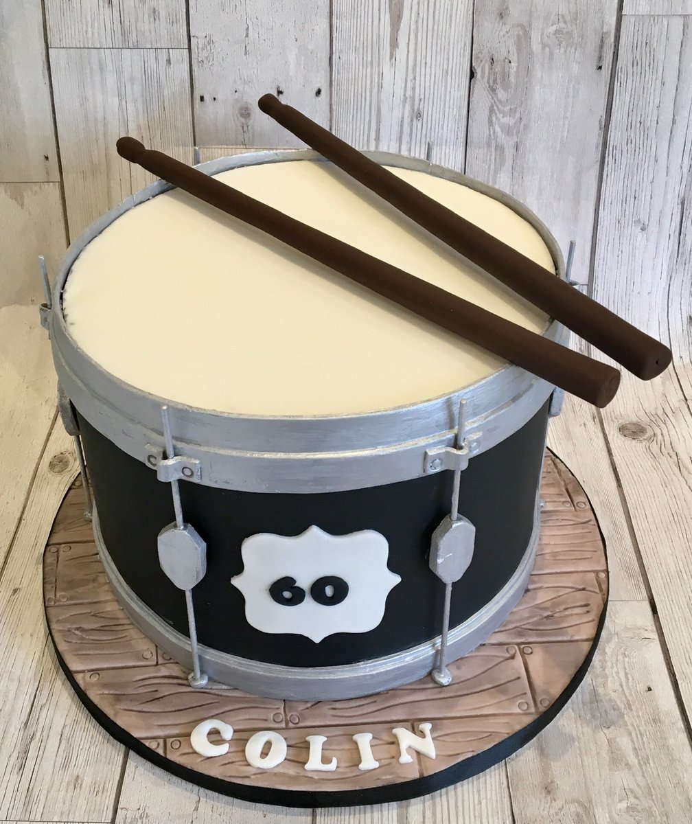 ashmwilso's tweet photo. A few of my latest bakes 😍 #drum #steak #gin #elephant https://t.co/pe3umTFhbk