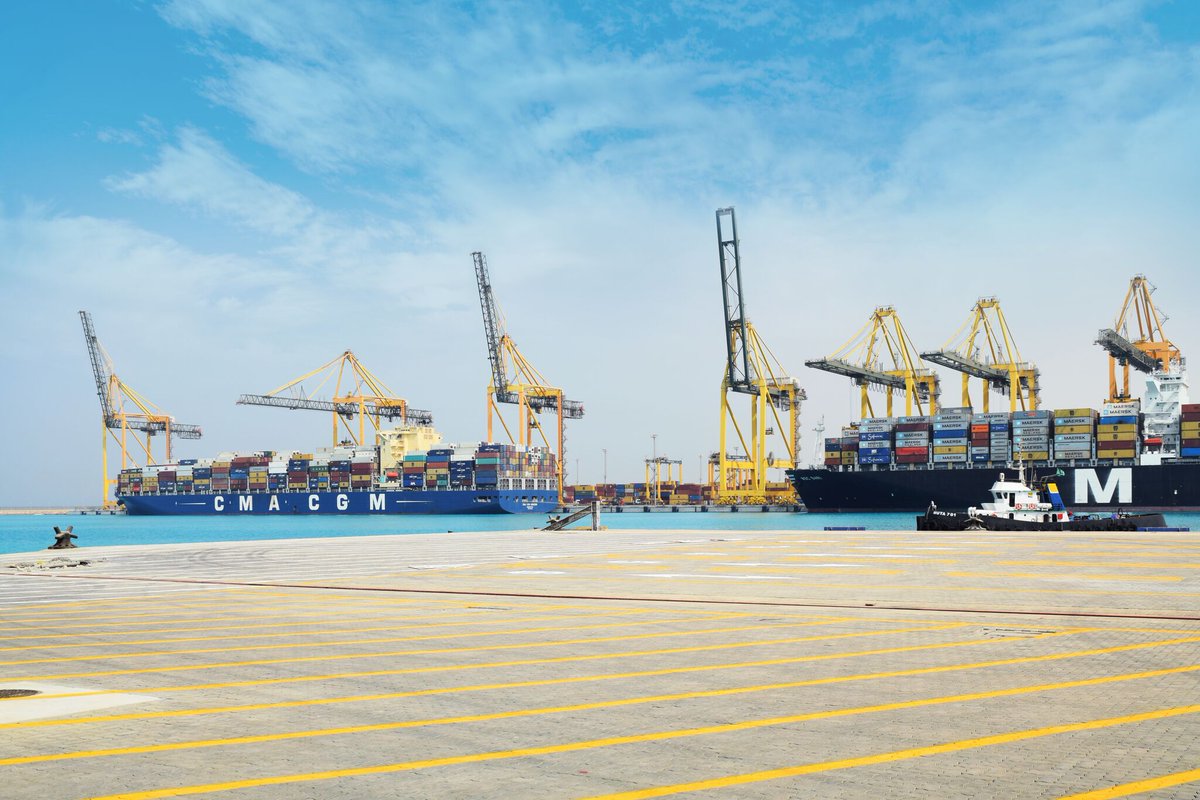 eczagov's tweet image. في شراكة استراتيجية يحتذى بها بين الدولة والقطاع الخاص، يعتبر #ميناء_الملك_عبدالله هو أول ميناء يتم تمويله وتطويره وتشغيله من القطاع الخاص -باستثمارات سعودية وأجنبية- وبإشراف وتنظيم ورقابة من #هيئة_المدن_الاقتصادية

#KAP #عجلة_التنمية #المدن_الاقتصادية #رؤية_المملكة_2030