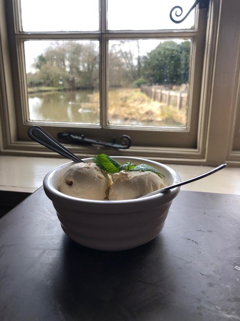 Elsteadmill's tweet image. Vanilla or coconut flavoured vegan ice cream?? 🍨@Laverstoke @FullersKitchen