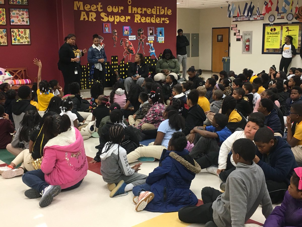 APSPeytonForest's tweet photo. @peytonprincipal reminds 🐯 🐯 of #ThePeytonWay and #ForestFive 🖐🏾 during expectation assembly. @drakbar_pfesap @AssocSupBattle @PFES_SchoolBiz https://t.co/0vGZLjKz4o