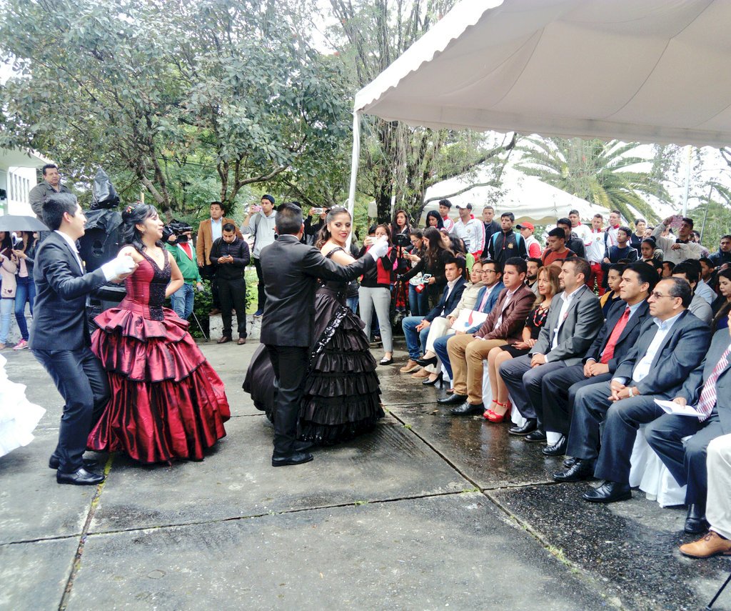 . <a href="/UNLoficial/">Universidad Nacional de Loja</a> inaugura la Semana del Estudiante, evento que contará con diversas actividades académicas preparadas por sus estudiantes. Participamos de esta jornada inaugural #MiSemanaUNL