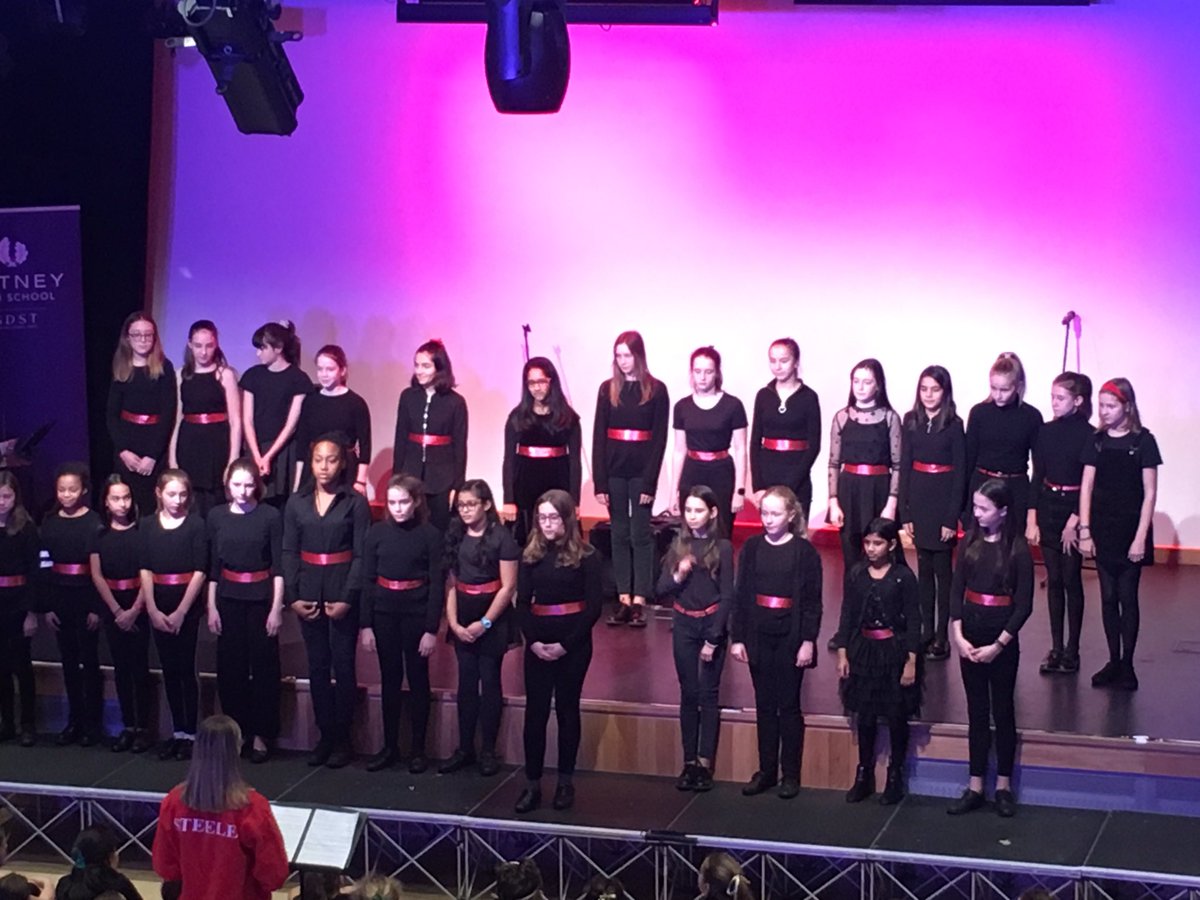 HousePutney's tweet photo. JUNIOR HOUSE CHOIRS IN ACTION AT THE HOUSE MUSIC FESTIVAL ❤️💙💚💛 https://t.co/28rYhG9Dny