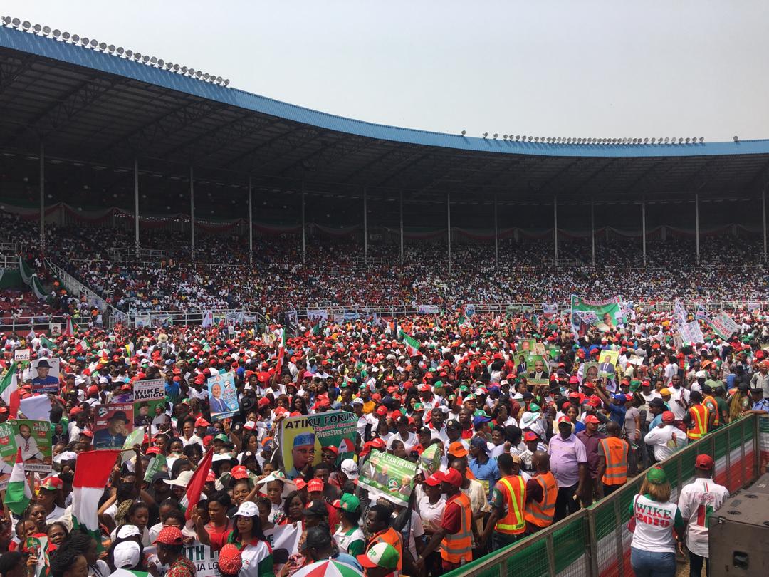 dannyvams's tweet photo. Double burial for PMB and @OfficialAPCNg as PDP Rivers Presidential Rally overflows with crowd. PDP has indeed taken over.
#PDPRiversRally
#RiversIsPDP
#WikeHostsAtiku https://t.co/qfXwlFlEl0