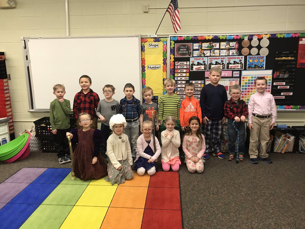 KindersBaum's tweet photo. Happy 100th Day of Kindergarten!!!
#BurroPride #100thDay https://t.co/IcnJ13qltb