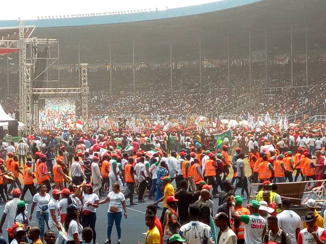 dannyvams's tweet photo. Double burial for PMB and @OfficialAPCNg as PDP Rivers Presidential Rally overflows with crowd. PDP has indeed taken over.
#PDPRiversRally
#RiversIsPDP
#WikeHostsAtiku https://t.co/qfXwlFlEl0