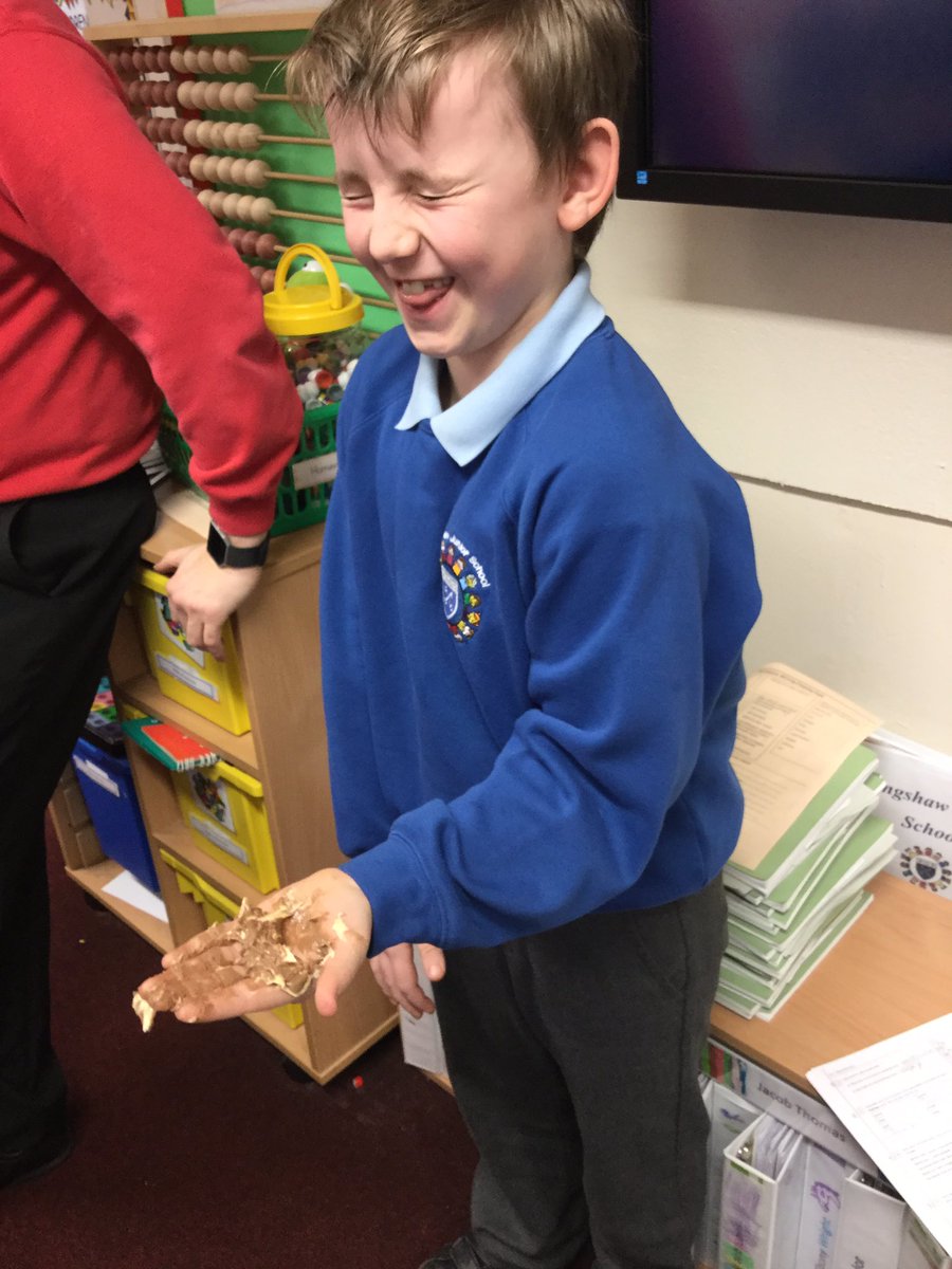 CLASS4BLONGSHAW's tweet photo. I think the children enjoyed their changing states of matter lesson. Ask your children what changes something's state of matter to check. https://t.co/yFFtgSPpVT