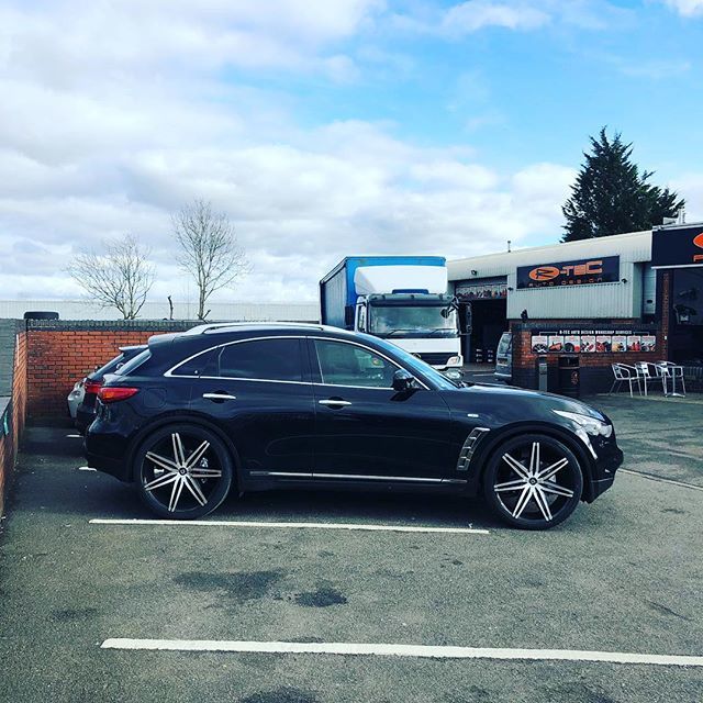 RtecAutoDesign's tweet photo. 24” @lexani rims and lowered on @hrspringslp springs , looking sick , #rtec #rtecautodesign #rtecstalbans #since2001 #alloywheels #tyres #suspension #exhausts #tints #wraps https://t.co/ZNe8acTQLq https://t.co/C9c1BHNhki