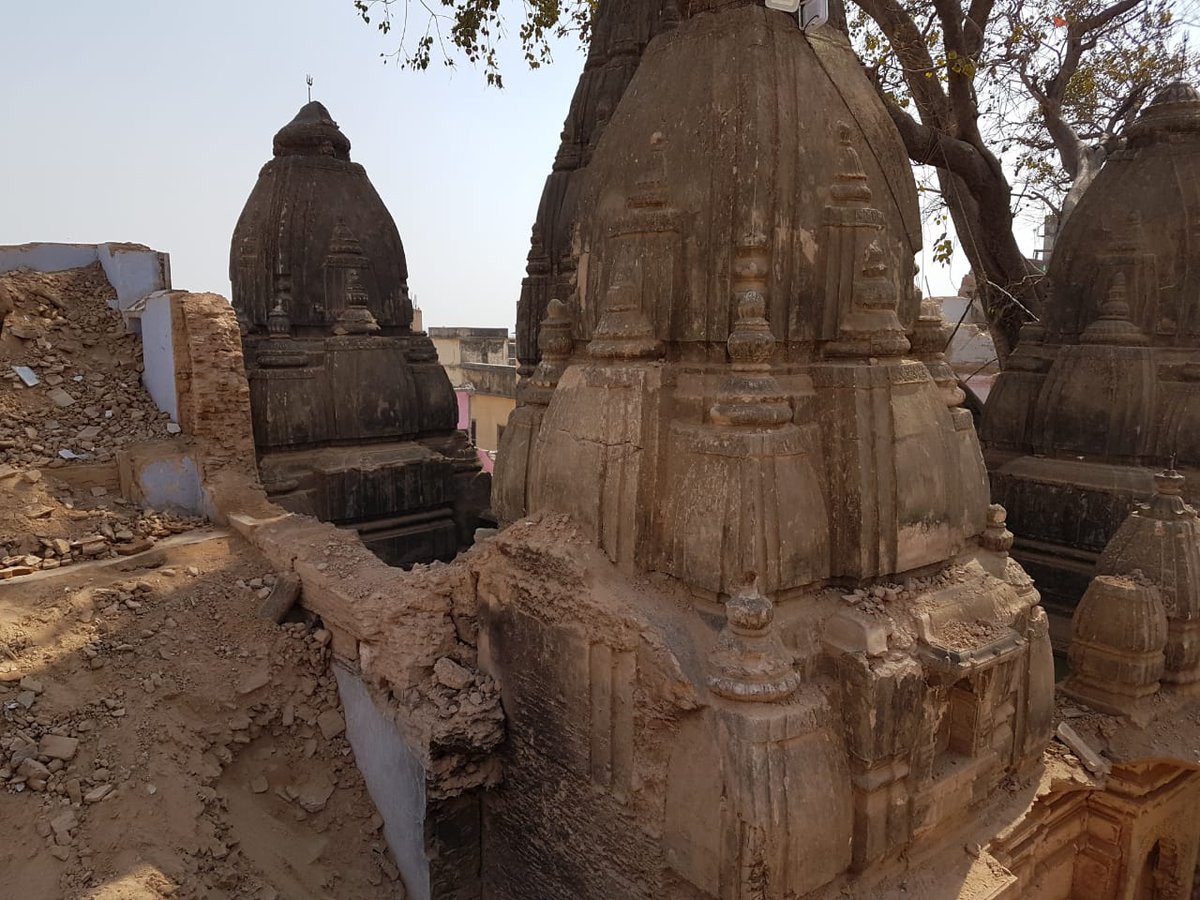 ये मंदिर ही नहीं निकल के आ रहे,सामने आ रहा है गौरवशाली अतीत, काशी का वास्तविक स्वरूप !!साधुवाद इस कार्य में लगे एक एक व्यक्ति को!इस कार्य की महिमा व महत्ता को जान आने वाली पीढ़ियाँ आपको नमन करेंगी !