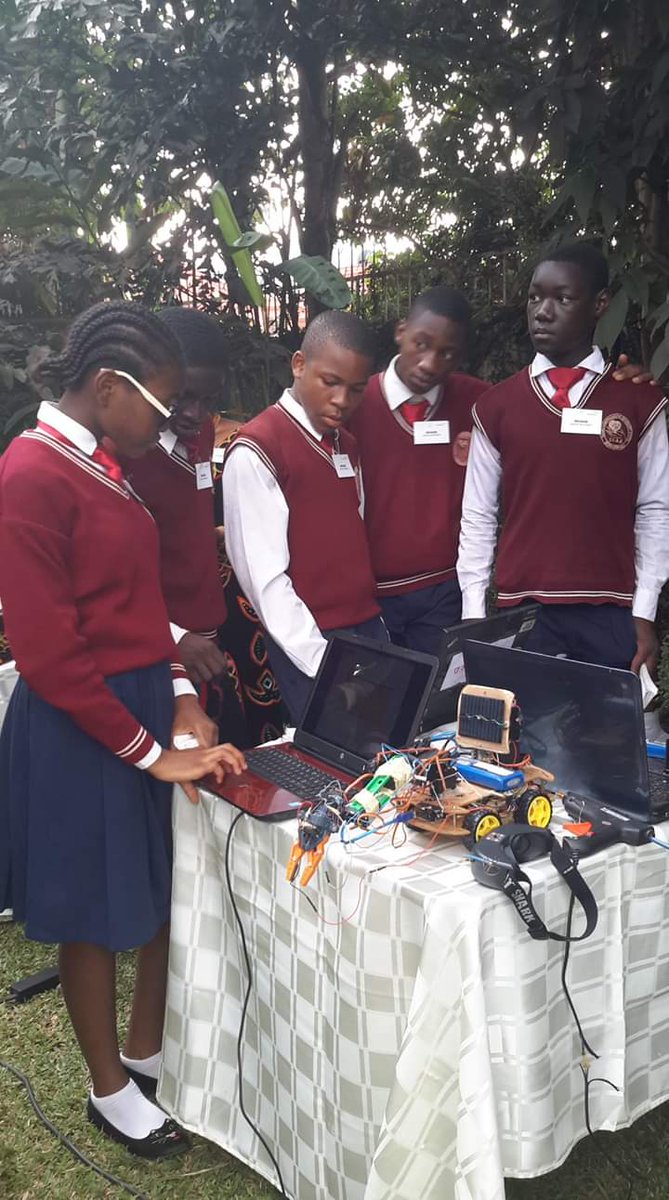 UKinCameroon's tweet image. On #WomenInScience Day, we celebrate all our partners with whom we have been working tirelessly to train young #girls in the areas of #STEM and #robotics. Big thanks to our @cws_alumni, especially @fofangjanet and her @GirlsinTech team in Cameroon. @hbaldwin