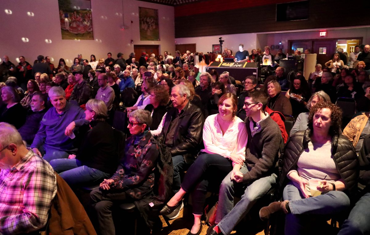 PDNewsGuild's tweet photo. More photos (courtesy of @FotosByFong) from our sold-out Concert for Truth! #KeepPDLocal #localjournalismmatters #ConcertforTruth https://t.co/XUfOAKCuUq