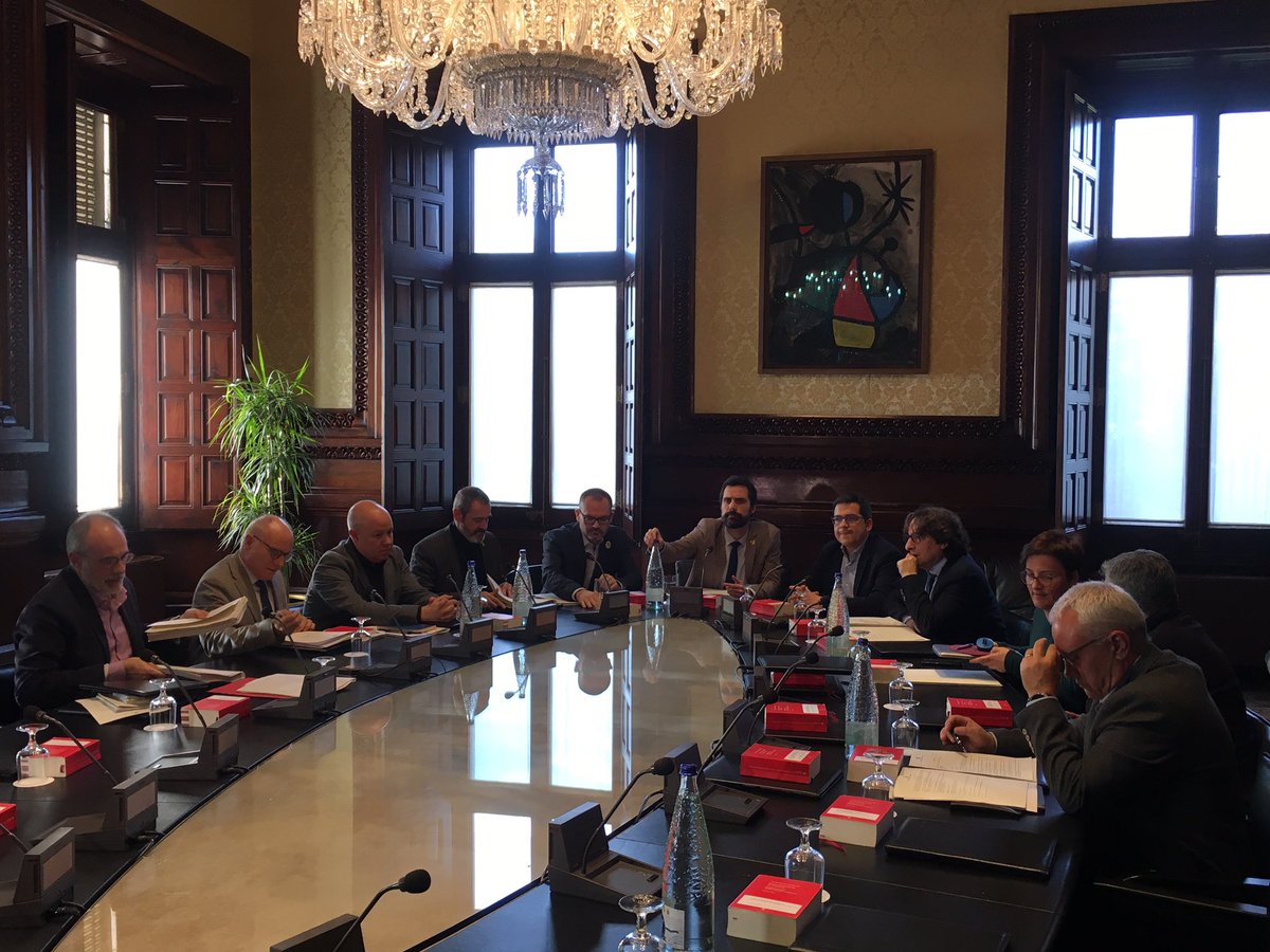 xcaralt's tweet photo. Mesa del @parlamentcat avançada a dilluns per no coincidir amb l'inici demà del judici del procés https://t.co/RDV9FsypxC