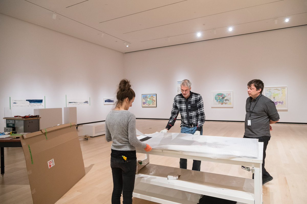 mnbaq's tweet image. Notre équipe très fort cette semaine pour que vous puissiez découvrir @manifdart 9 - La biennale de Québec dès le 16 février! Puisque plusieurs œuvres ont été conçues pour l&apos;occasion, une grande partie du montage se fait à quelques jours du lancement. 😁#mnbaq #manifdart