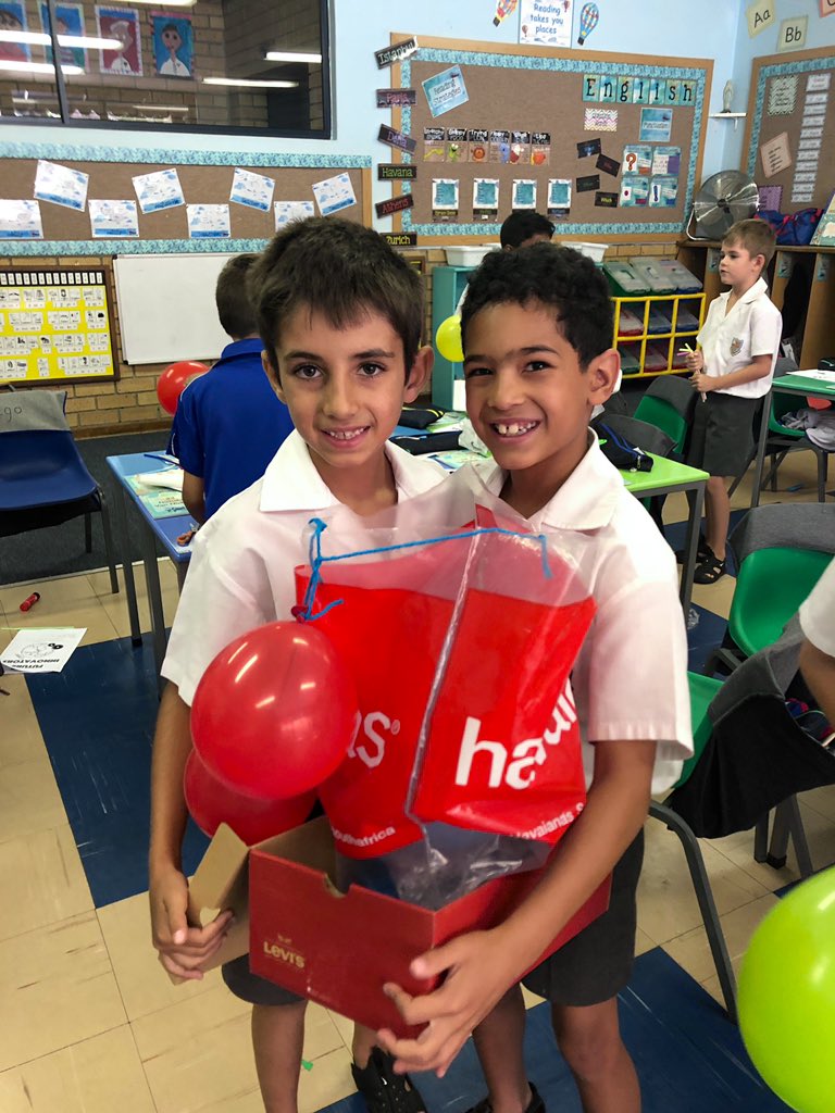 chels_harrup's tweet photo. Today Future Innovators investigated how to get an egg down safely to the ground. It is all about collaborating, using imagination, creating and persevering. #Engineers_of_tomorrow @BenniesJP https://t.co/GFsI4wz2fs
