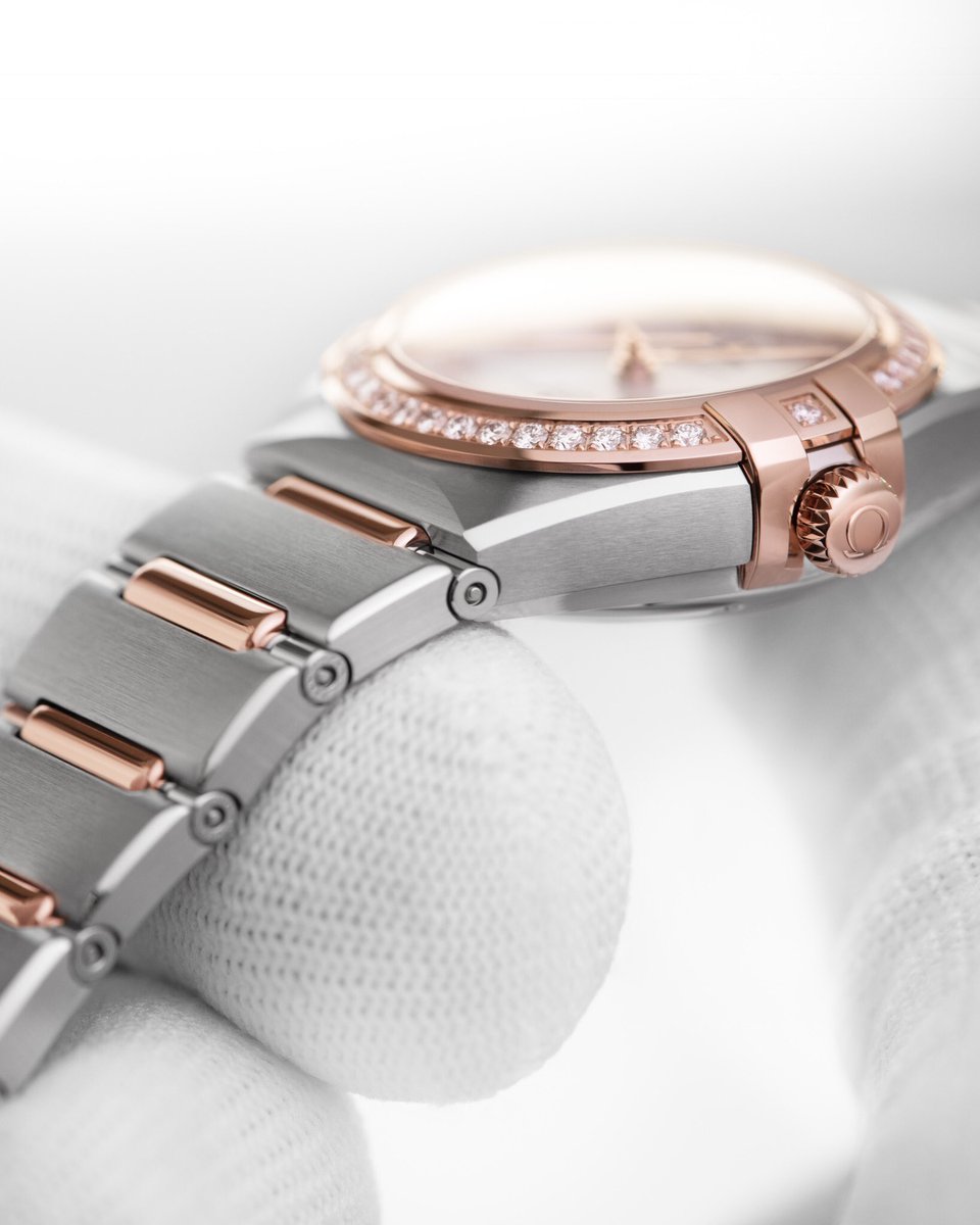 #OMEGAConstellation
Slimmer and more refined. Welcome to the new Constellation Manhattan. omegawatches.com/MakingTheManha…