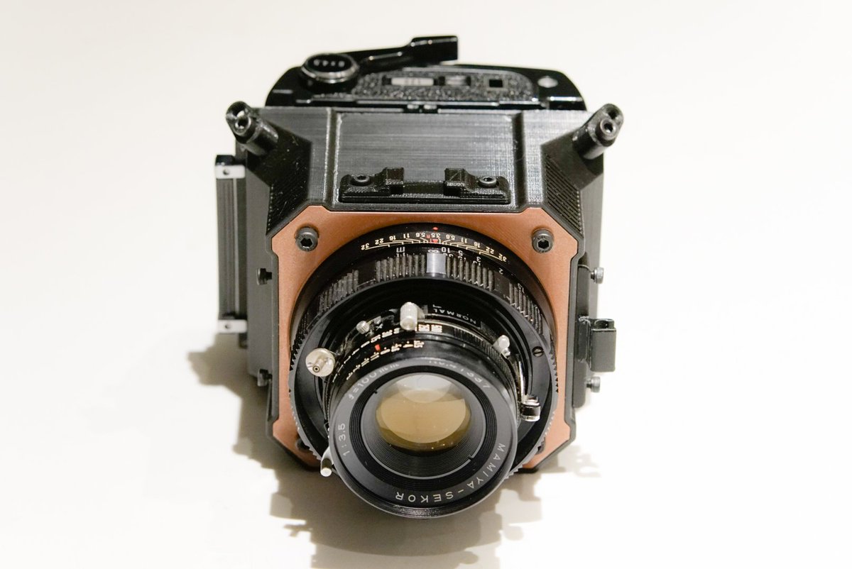 Aussiemandias's tweet photo. Complete. Well almost. Still a few tweaks, including a shutter cable that is on its way and a viewfinder. But ... beautiful, no?
#doragoodmancameras #doragoodmam #design #diycamera #Goodmanzone #ottawaphotographer #filmisnotdead #3dprinting #protopasta #mamiyapress @doragoodman https://t.co/sfgHLDLYI3