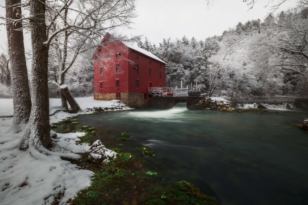 brandonbeckky3's tweet photo. Just. Amazing. From the January 2019 snowfall, from Carr Ward Photography. #AlleySpring #MOwx #Ozarks #winterscene @NWSSpringfield @KY3MariaNeider @kytv @PaulAdlerTV @KY3StormTeam @StormHour @WeatherNation https://t.co/A2s0LQH4Tk